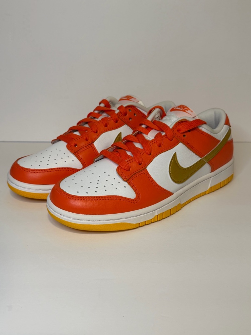 Nike Dunk low Orange/University Gold size 8.5W/7M